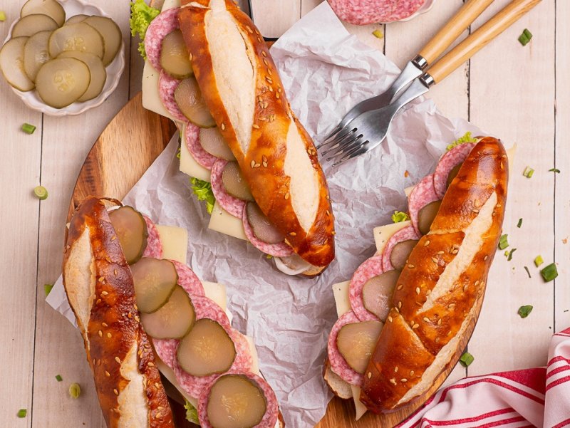 Paluch Bawarski z Serem i Salami